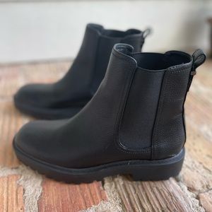 Kenneth Cole Reaction,
Salas Lug Chelsea Boot,
Black